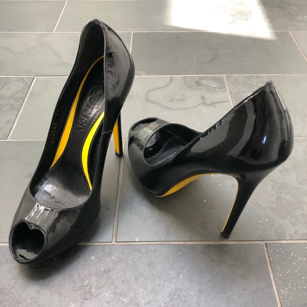 Authentic Alexander McQueen 🖤 Peep Toe Pumps